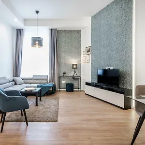Bpr Thrill Design With A/c Budapest